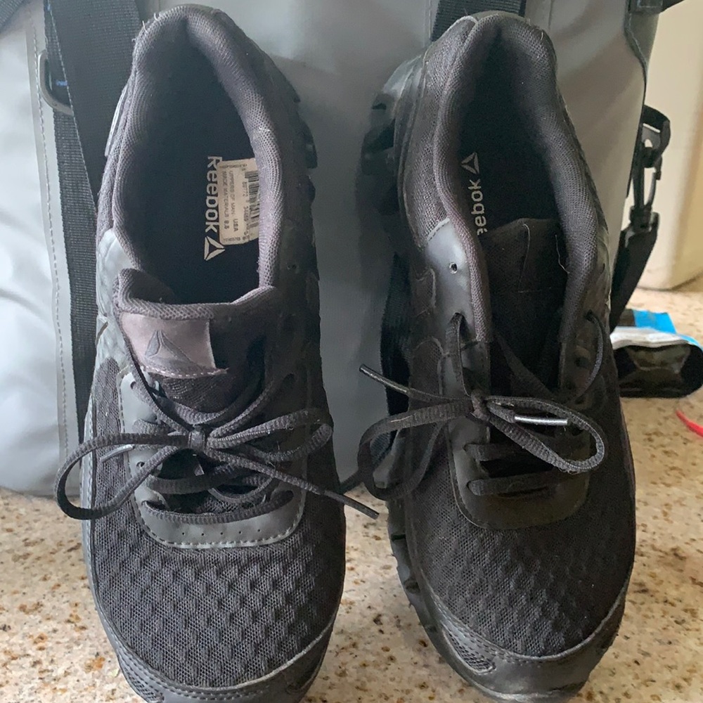 Reebok Zigtech Size 8.5. Dont think ever worn. Wonderful for plantar fasciitis.